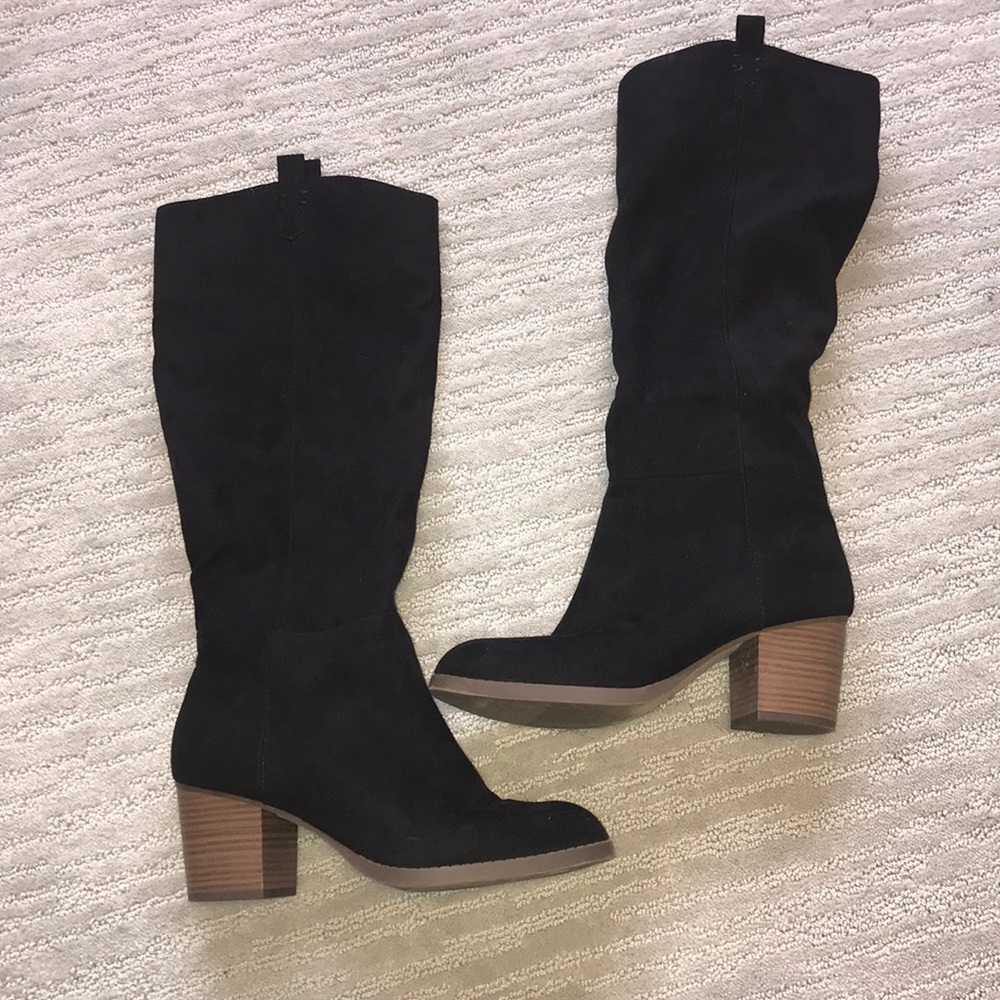 BLACK THEIGH HIGH BOOTS!!